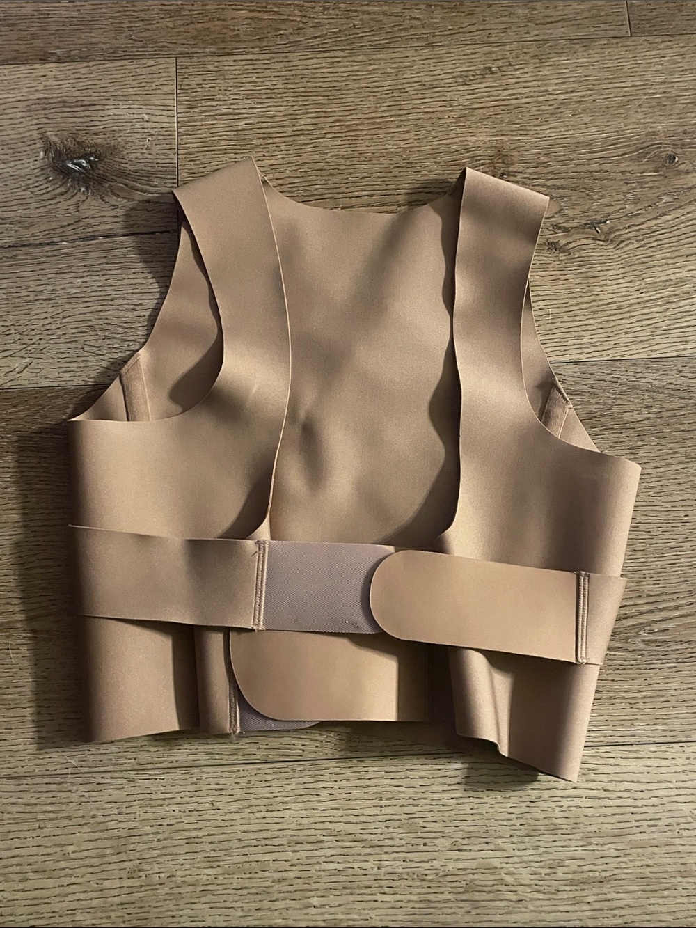 SKIMS Body Posture Trainer Vest - Picture 4 of 7